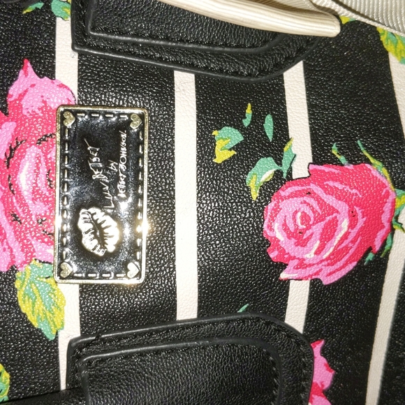 Betsey Johnson Pink & Black Rose Pattern Pop Punk Y2K Purse Black Fuzzy Pom Pom - Picture 6 of 17